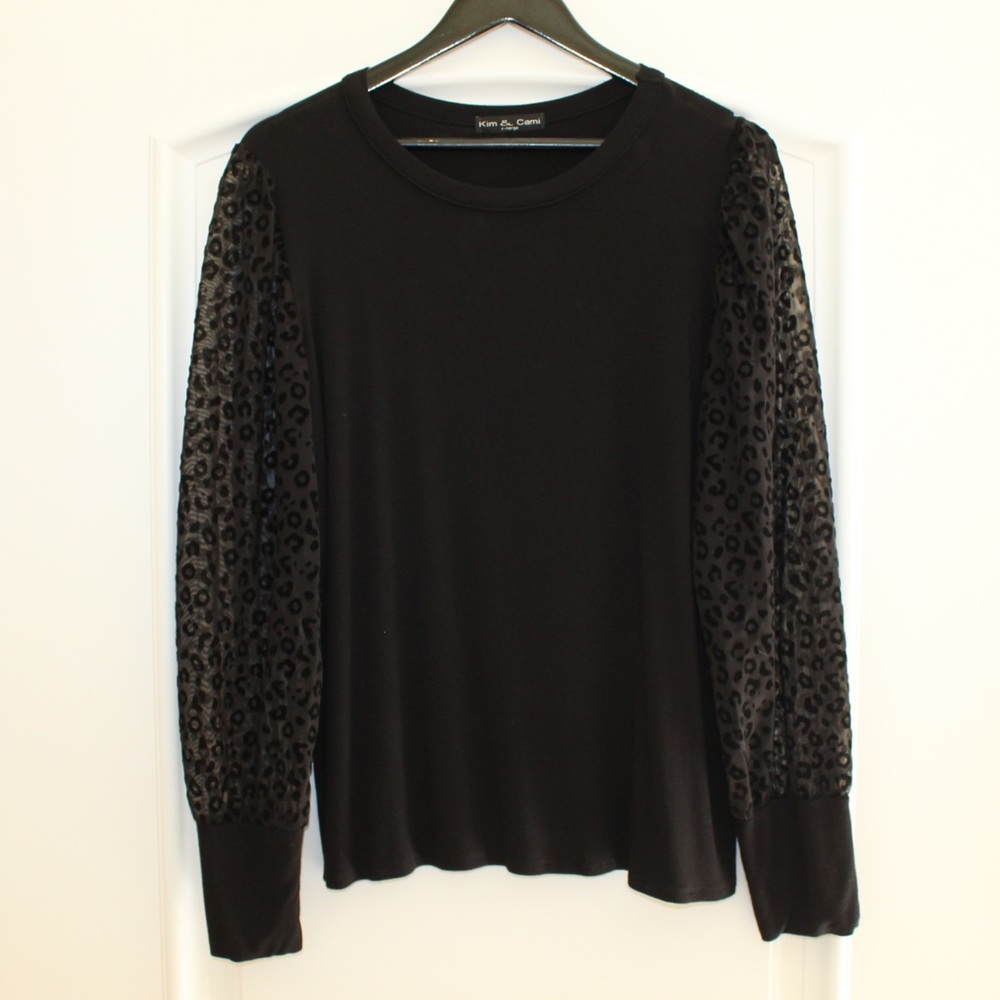 Kim & Cami animal print sleeves T-shirt (women’s XL)